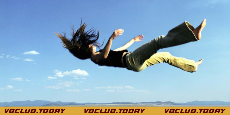 nằm mơ rơi xuống chạm đất báo hiệu trước những khó khăn sắp tớ